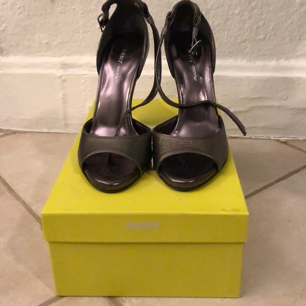 DKNY made in Italy size 7